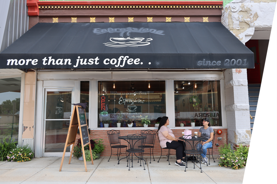 Two women talk at a coffee shop in Aurota, Neb. Photo by Russell Shaffer